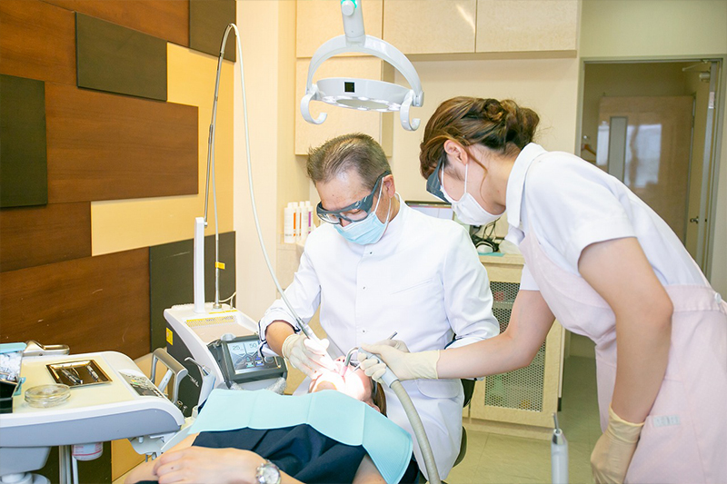 Er:YAGレーザーを使用した歯周病治療